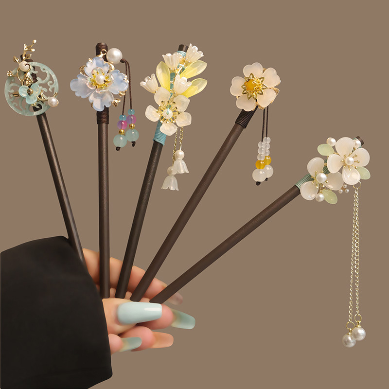 Kwiatowe Frędzle Perłowe Szpil – Women Accessories For Hand recenzja i cena